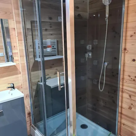 Aubrac לינה וארוחת בוקר 3*